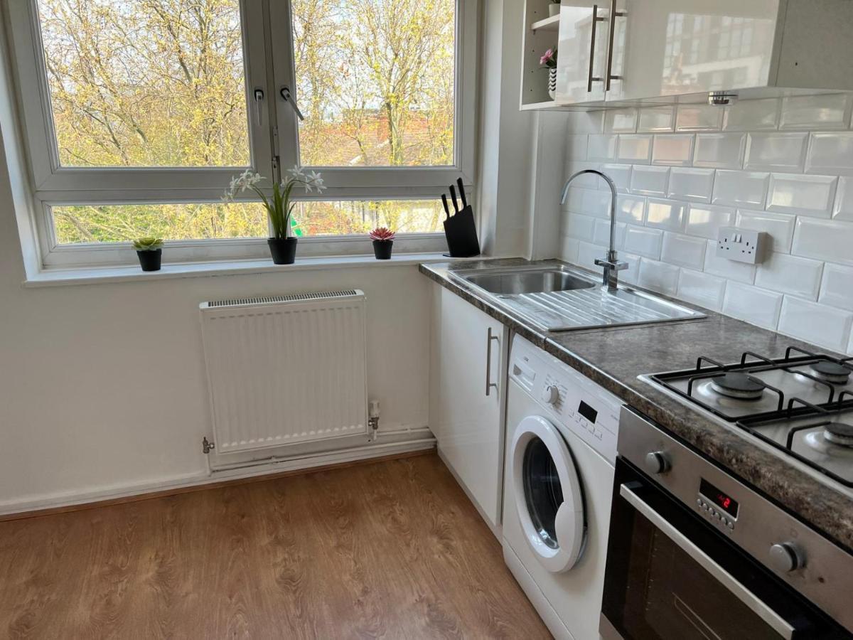 Morden 2 Bedroom Apartment Tower Bridge Лондон Экстерьер фото