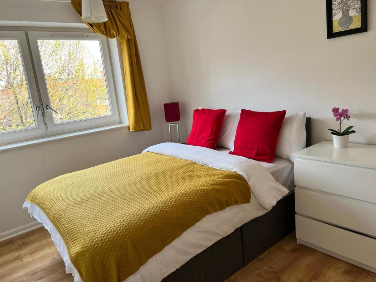 Morden 2 Bedroom Apartment Tower Bridge Лондон Экстерьер фото